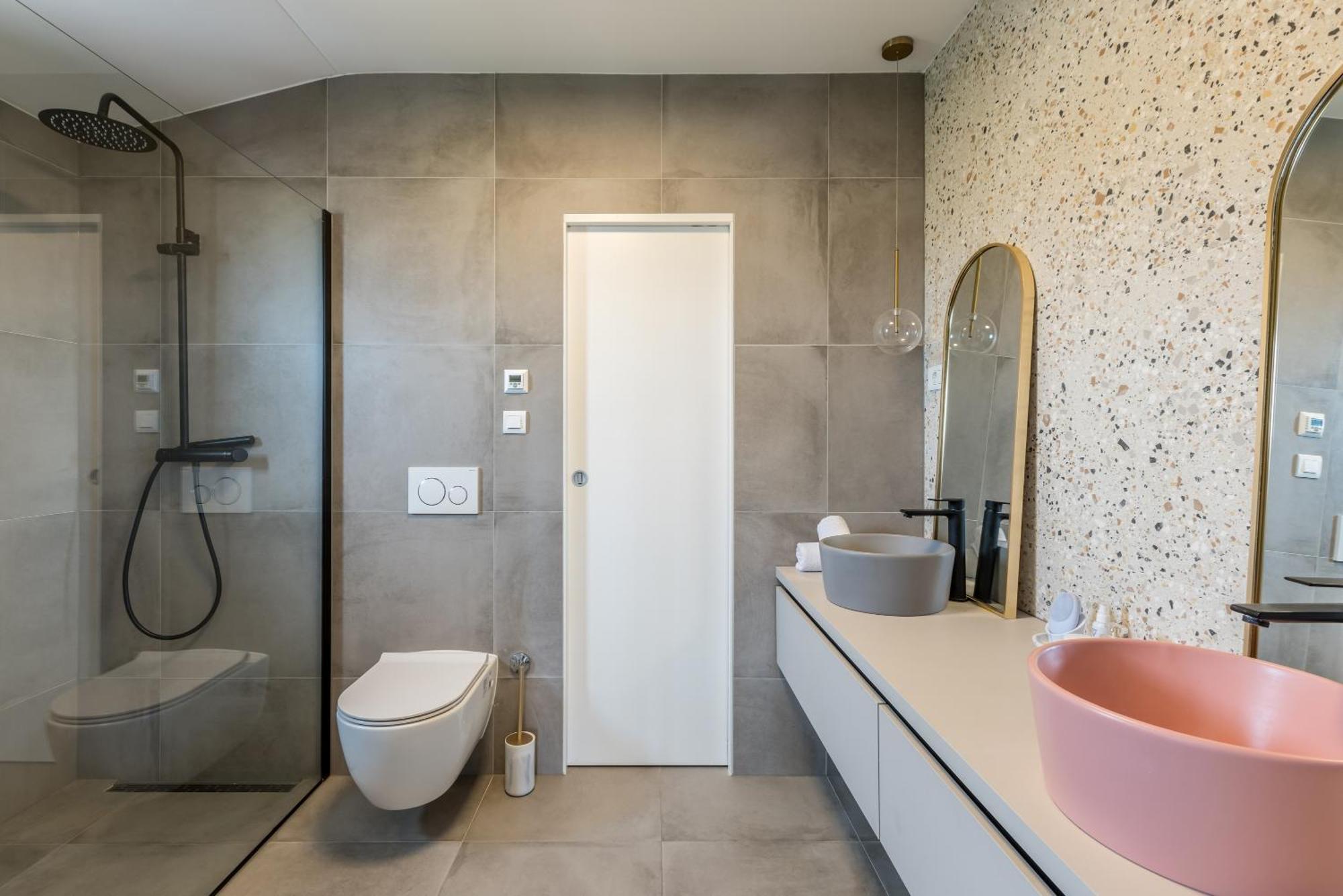 Apartman Stunning Seaview,spacious Chic Family Oasis Loani *